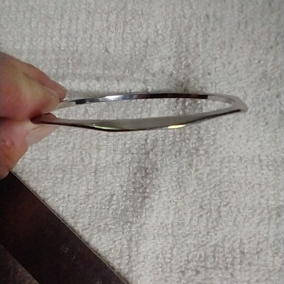 Silvertone thin bangle bracelet - Picture 1 of 4
